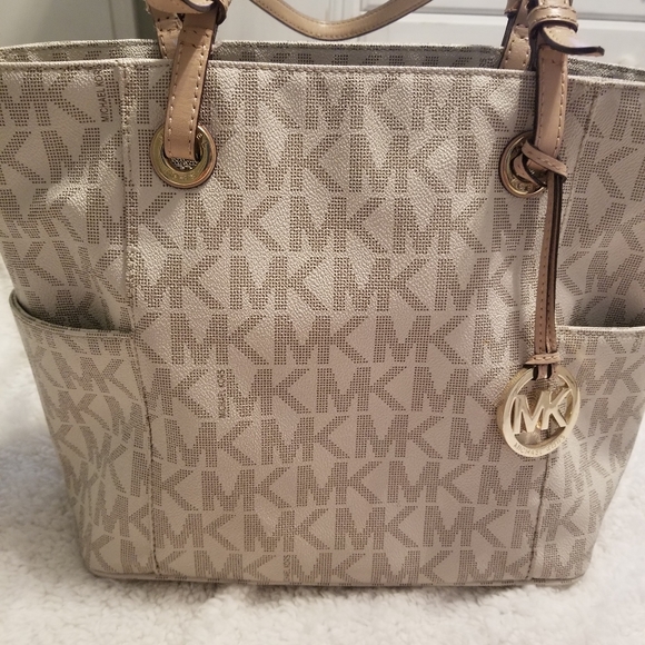 Michael Kors Handbags - Michael Kors purse